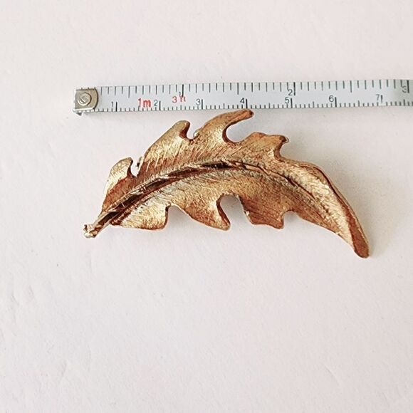 Vintage gold leaf abstract brooch - Picture 6 of 7